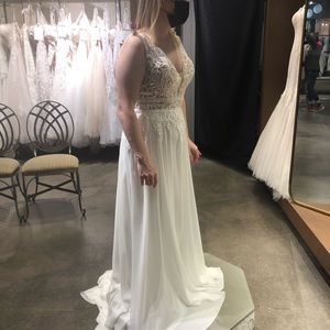 Brand new dress bought April 2022. Never been wore outside store.